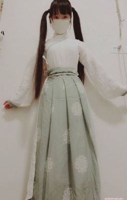 年轻的女教师2在线观看